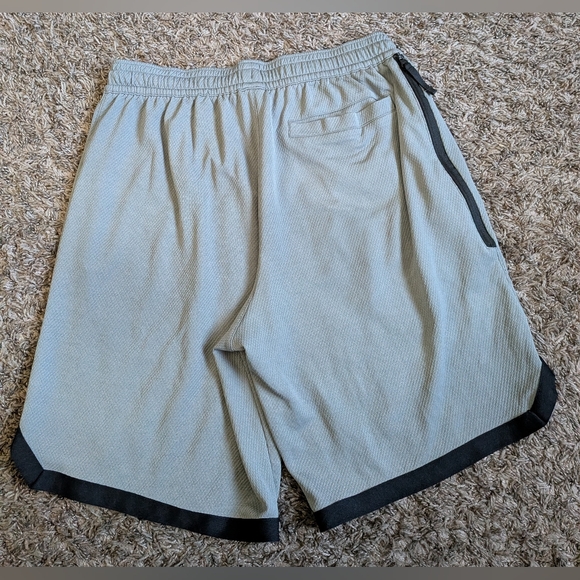 Nike NBA Minnesota Timberwolves Grey Dri-Fit 9" Shorts Men's M - Picture 7 of 10